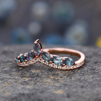 Unique Alexandrite wedding ring,Alexandrite wedding band,Marquise alexandrite ring,Curved V stacking rings,Diamond Ring,14k rose white gold