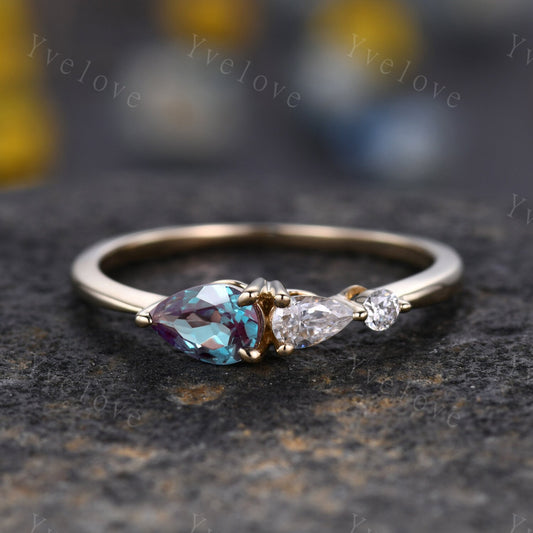 Vintage Alexandrite Engagement Ring,Pear Cut Gems,Art Deco Moissanite Wedding Band,3 Stone Unique Women Bridal Promise Ring,Yellow Gold Ring